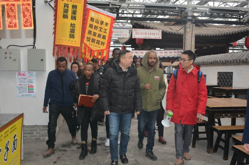 培训学员参观大食堂河南传统小吃.jpg